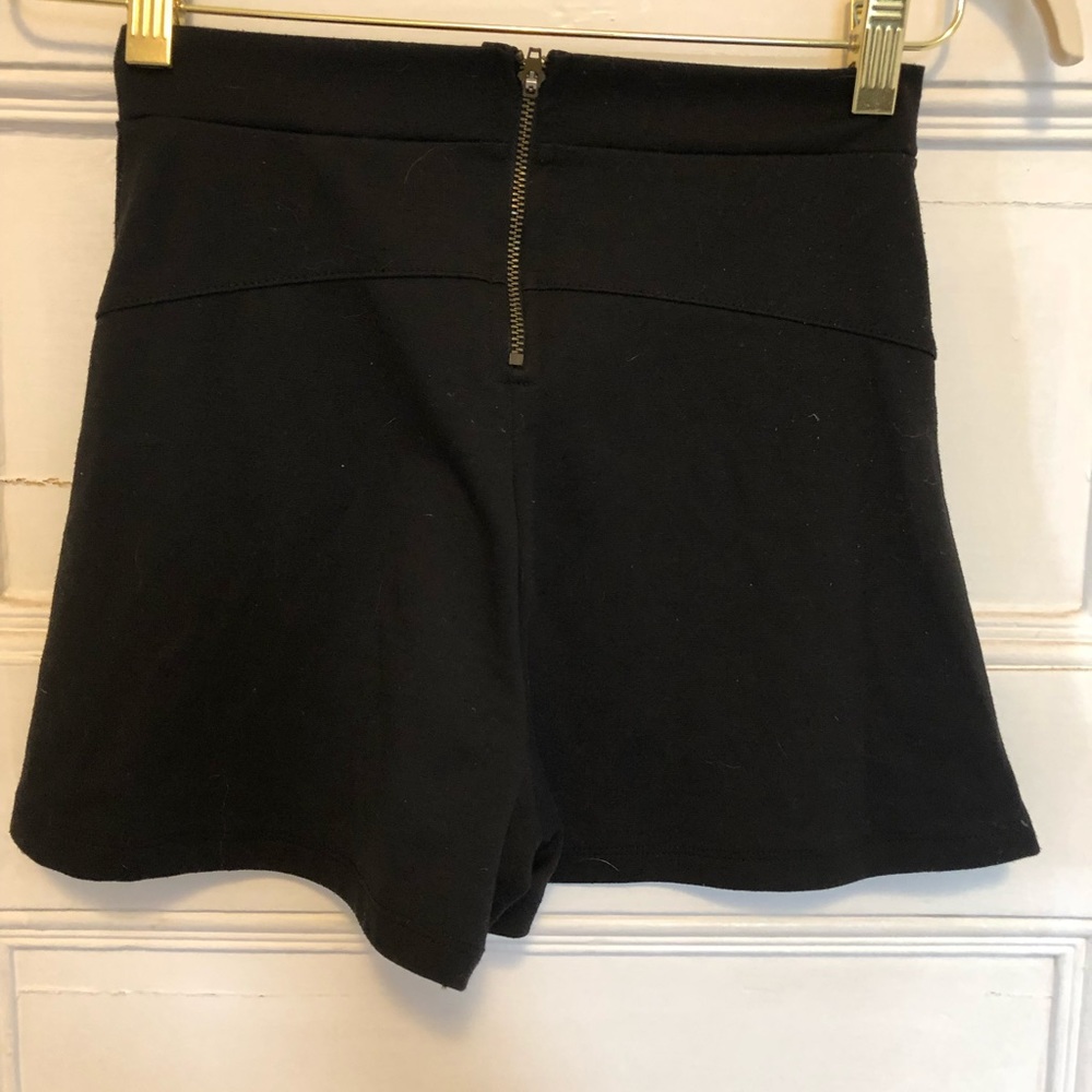 🚫 SOLD High waist black shorts